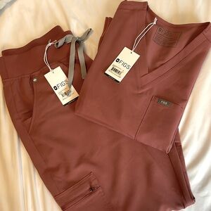 Womens Figs set HW Med Zamora and Med Catarina NWT / mauve